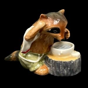 Vintage‎ Goebel Hummel 1981 Ceramic Ringtail Raccoon Figurine Washing Hands